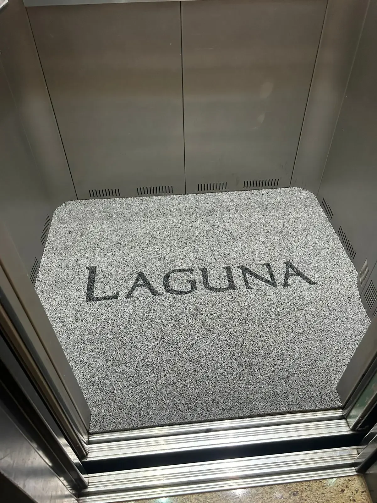 Tapete de vinil personalizado entregue pela Icapachos
